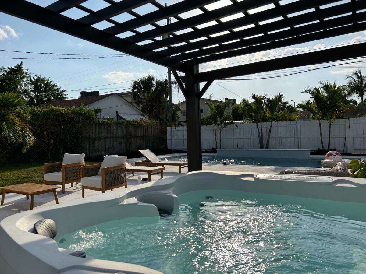 Jungle Cottage With Luxury Pool, Hot Tub And More! Lake Worth Beach Buitenkant foto